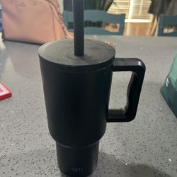 Black Simple Modern 30 fl oz Insulated Stainless Steel Trek Tumbler with Straw Lid