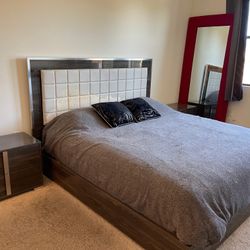 Modern king Bedroom Set - great condition!