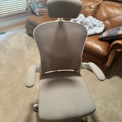 Ergonomic chair 