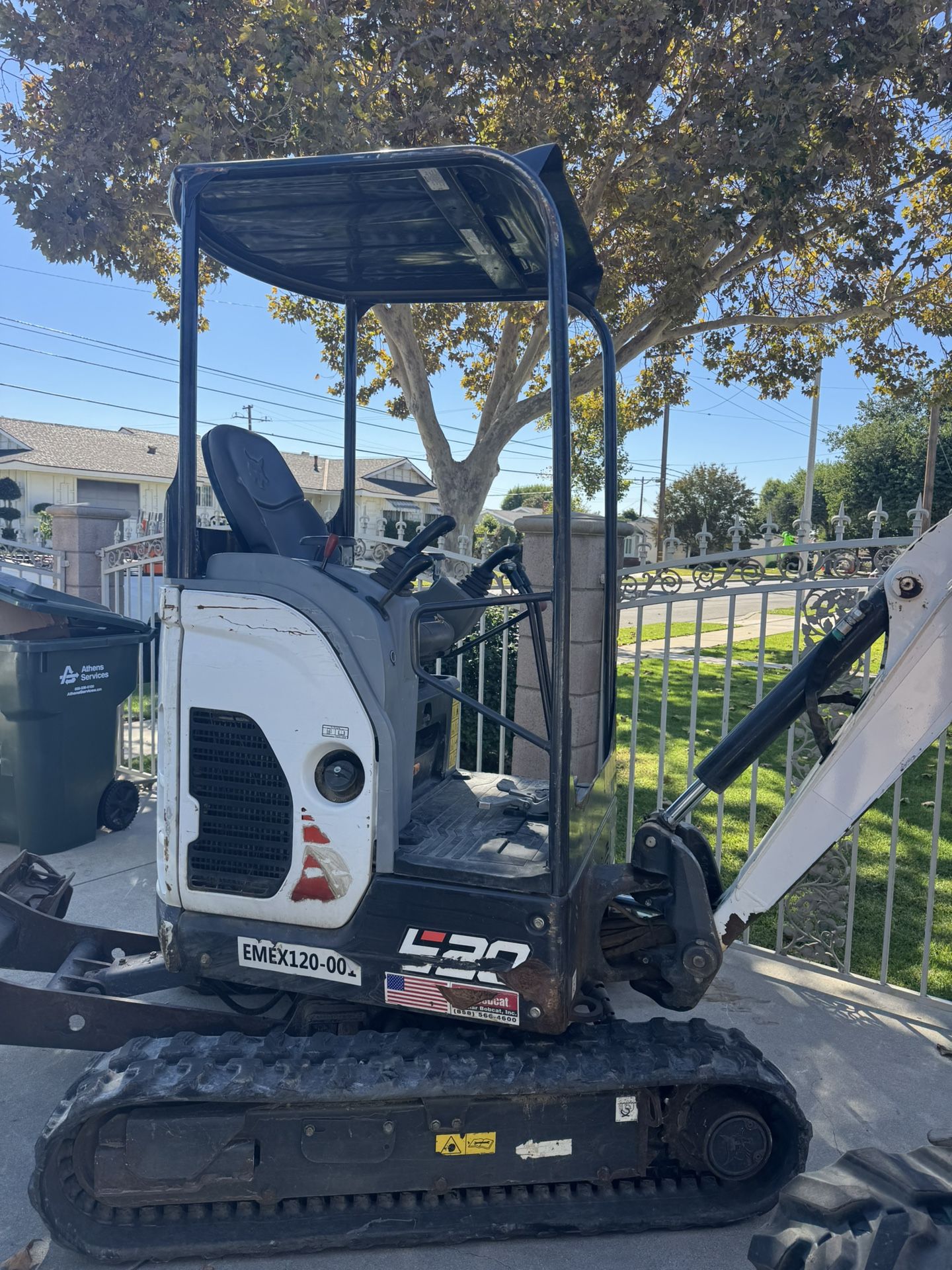 Bob cat bobcat e20 mini excavator for digging demo