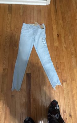 New Women’s Levi’s