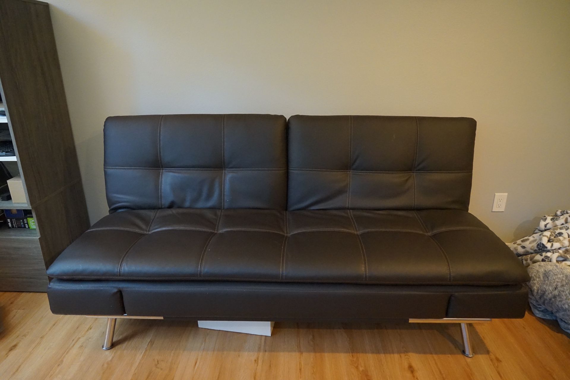 Costco Ravenna RelaxALounger Euro Lounger for Sale in Redmond, WA