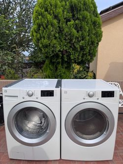 Washer and Dryer/Lavadora y Secadora