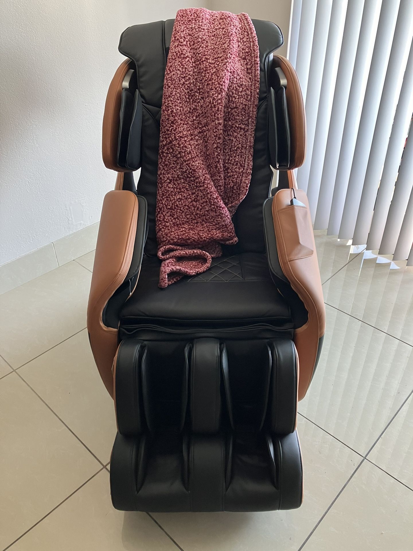 Coffee Brookstone Massage Chair for Sale in Fort Lauderdale, FL OfferUp