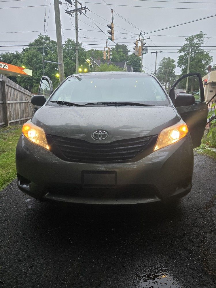 2012 Toyota Sienna