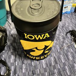 Iowa Hawkeyes  X-large  Round Tailgate cooler Dbl Sided Blk/Gold 20inch Tall  $60.00