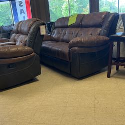 Reclining couch and reclining loveseat $2000 brand new