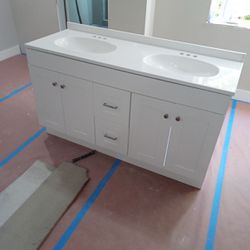 Dual Vanity w/sinks