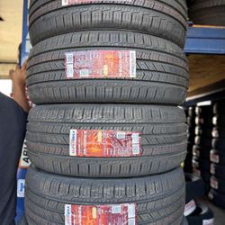 Vendo set de llantas nuevas 225/50R18 marca Supermax