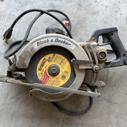 Black & Decker Saw
