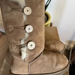 Ugg Bailey Button Triplet