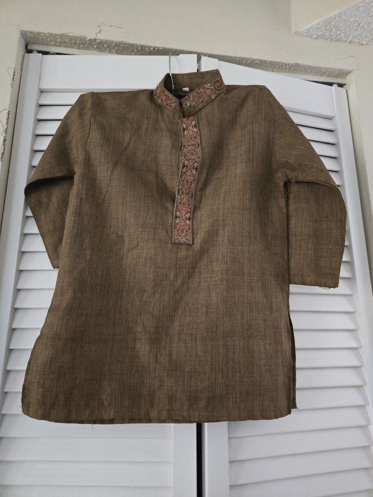 2-4 Year Old Cute Boy 2 Pieces brown and white kurta Shalwar. Pakistani Indian Bangladeshi
Comes from pet Free and Smoke free home.
Shirt: 20.5 inch