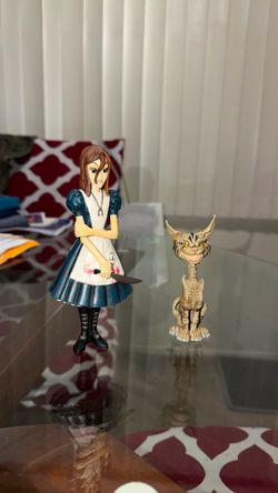 American McGee’s Alice and Cheshire Cat statue / figure