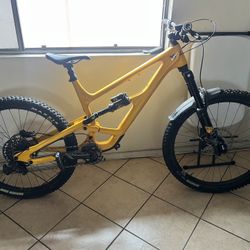YT Capra  Mullet CarbonDH Enduro $3000 OBO Like New Zelle Only