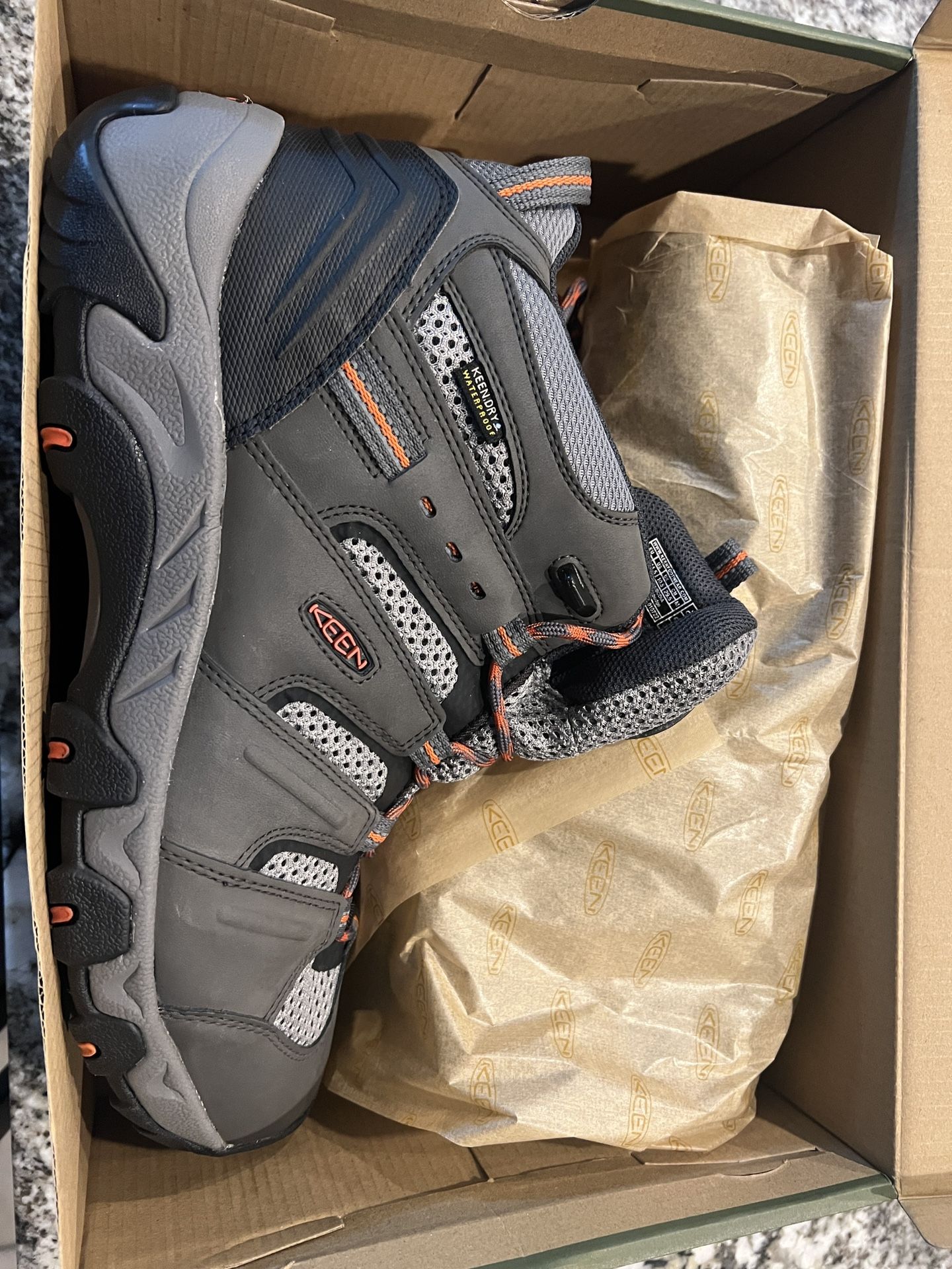 New Keens Hiking Boots 11.5 Mens