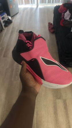 pink Li-Ning sneakers