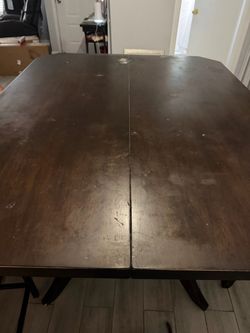 Dining room table w/ 2 chairs