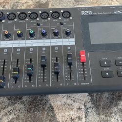 Brand new Zoom R20 Multi Track Recorder Open box