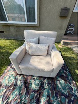 LARGE CHAIR (sofa)