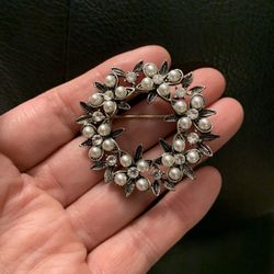 Vintage brooch Faux Pearl And Rhinestones 
