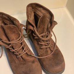 8.5 Boots Like New