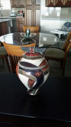 Beautiful vase for your display like new been in storage pd over 100 asking 45 can be used for N urn