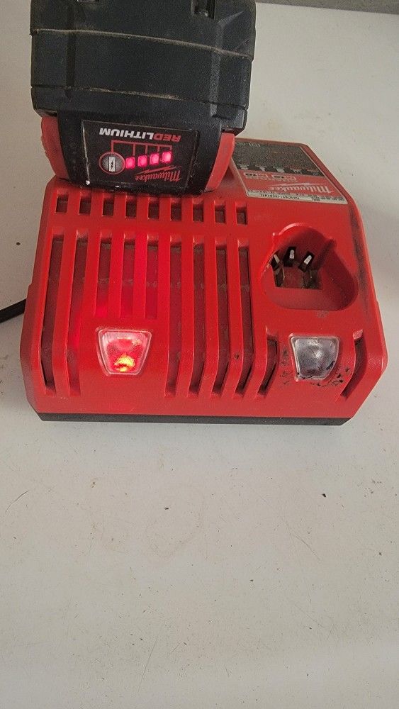 Milwaukee M18 Lithiux Xc 5.0 With Charger