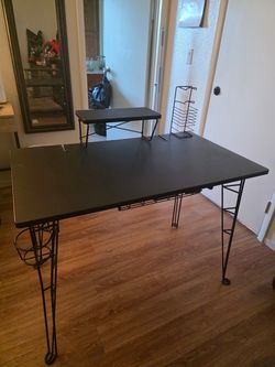 $50 gaming desk buffalo dr/vegas dr