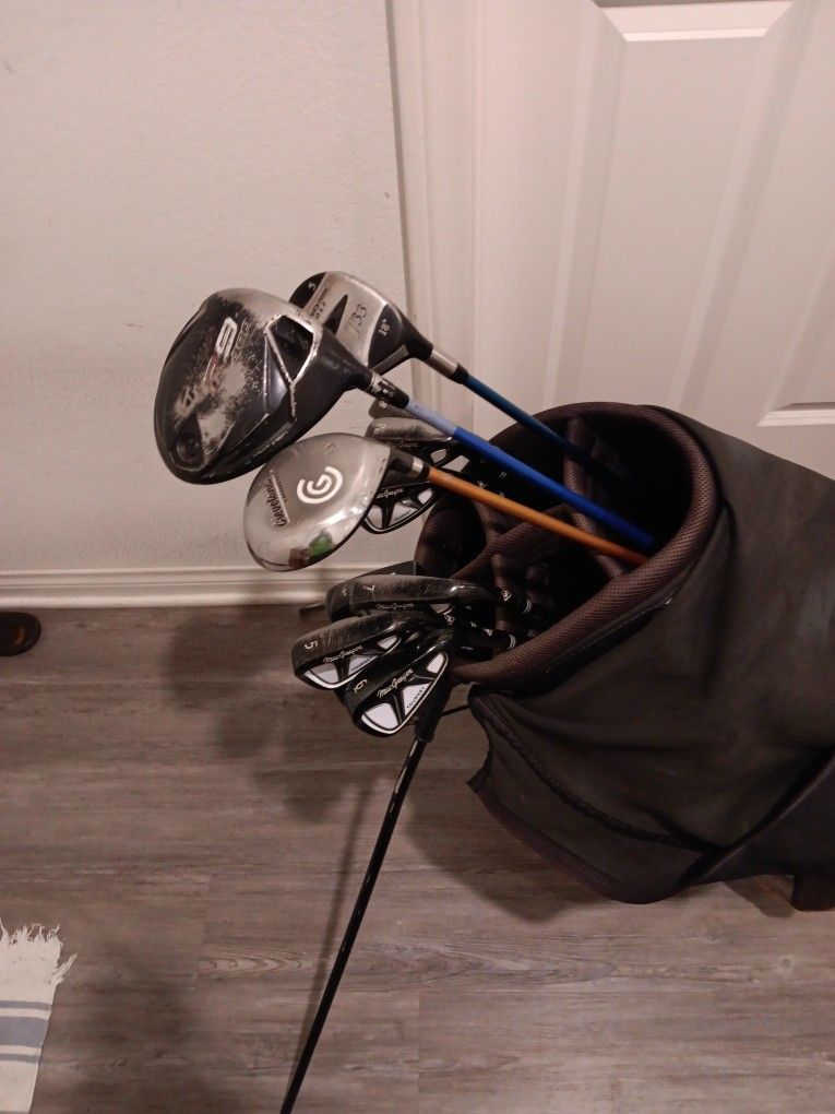 Golf Sets Brands Vary 2 Are Bag Cary & 2 Are Cartbags