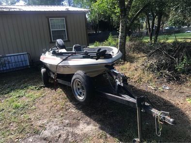15 foot fishing boat And trailer 
