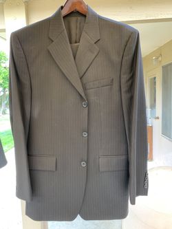 Macy’s men’s suit size 40r. Pinstripe 3 button
