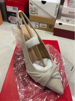 Kelly and Katie Remmie Glitz Linen Natural size 9 New