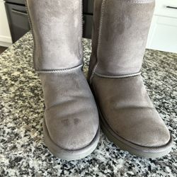 Gray UGGS Brand new Size 8.5 Women’s 