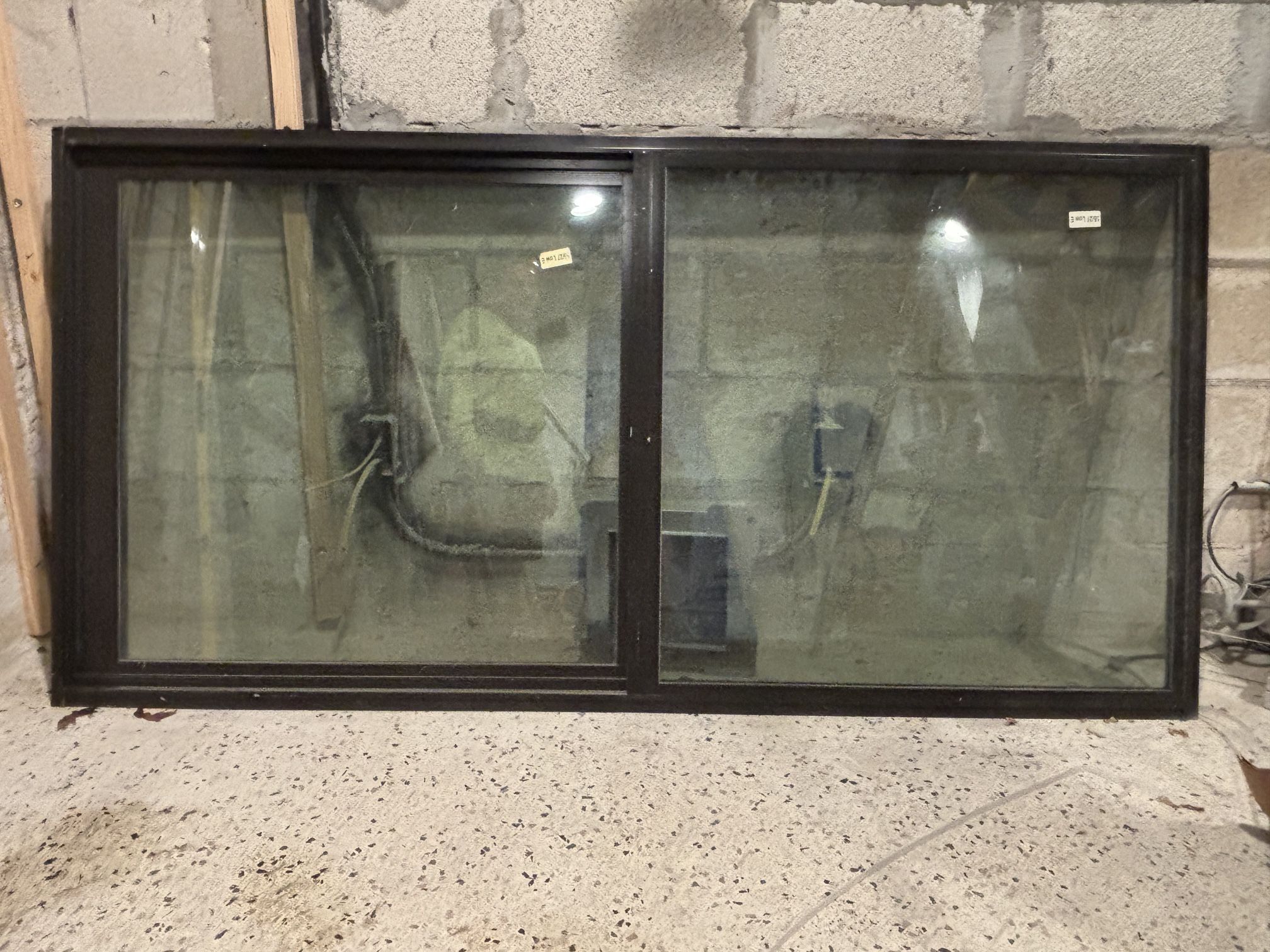 Bronze impact horizontal window. Ventana horizontal de impacto en bronce