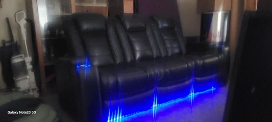 Signature ashley recliner w charging docks