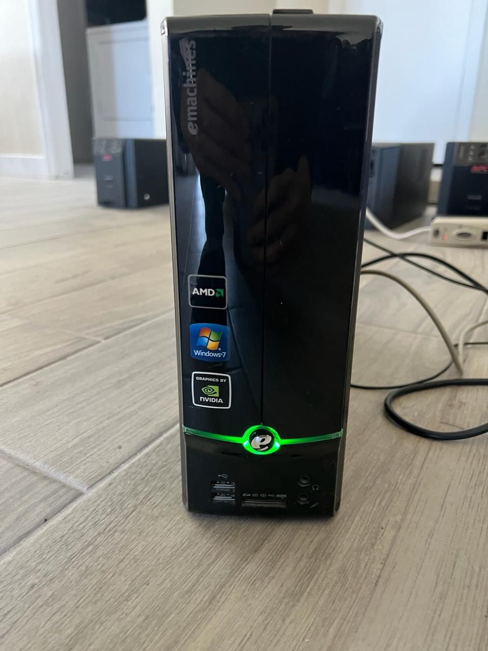 eMachines Desktop PC EL1358G-51W Athlon II X2 220 (2.80GHz) 3GB DDR3 1TB HDD