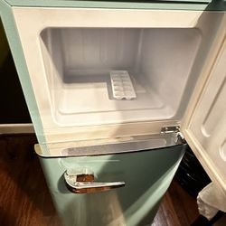 Retro Mini Fridge & Keurig 1 Cup Coffeemaker