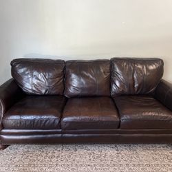 Havertys Genuine Leather Sofa – FREE Delivery