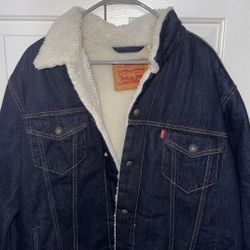Levi Sherpa Jacket Size: Large 