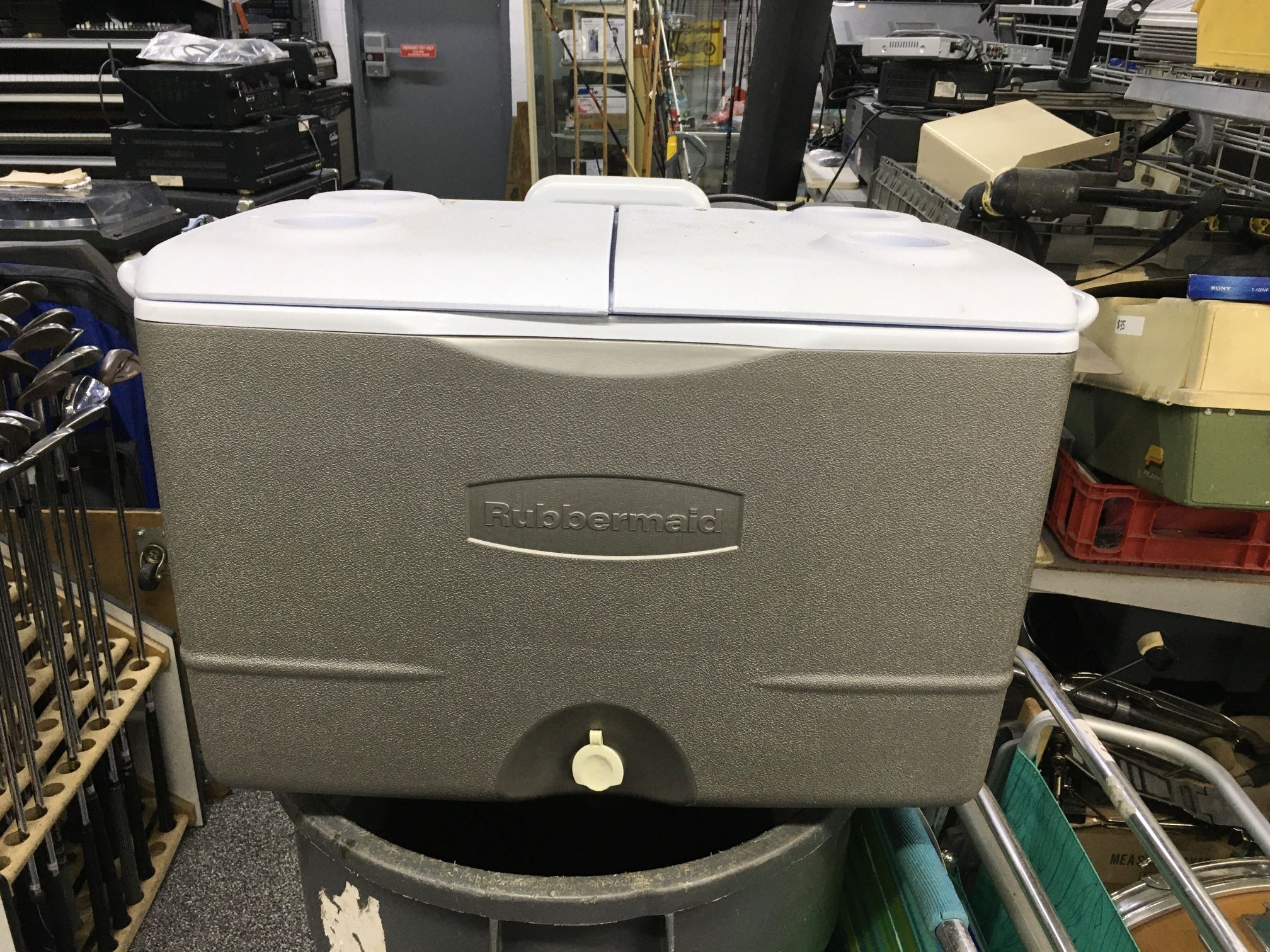 Rubbermaid Cooler