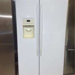 G.E Refrigerator Side by Side 
