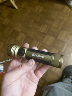 OLIGHT FLASHLIGHT.