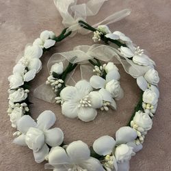 Girls White Flower Crown And Wristlet