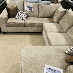 Stylish Reversing Chaise Sectional! 
