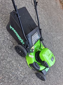 Greenworks 48volt 20in lawn Mower Excellent Conditipn with 2 4.0 bats & Charger. Four pick up fremont sea. No low ball offers please. No trades