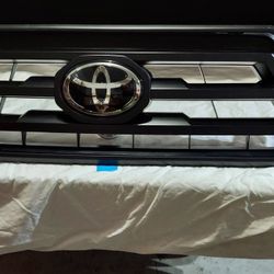 2021 Toyota Tacoma Grill and Sensor Cover 