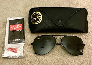 Ray Ban Classic Black Aviators w/Case