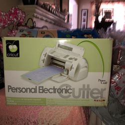 Cricut machine and cartridges