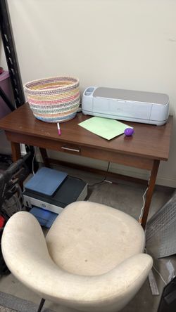 Target threshold desk