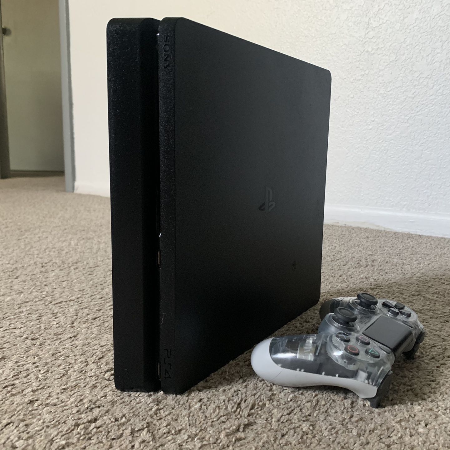 PlayStation 4 1TB Works Normal, Look Like New